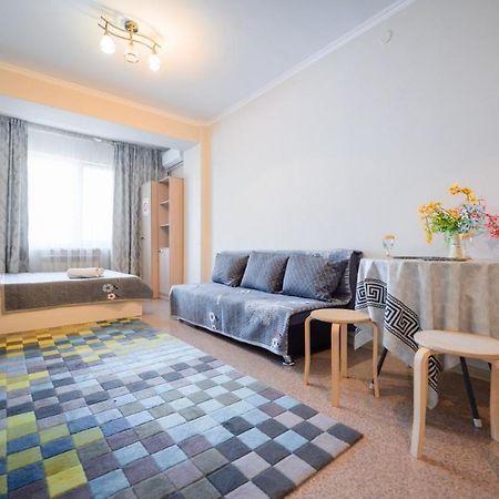 1-Ком Кв В Жк Молодежный Almaty Esterno foto